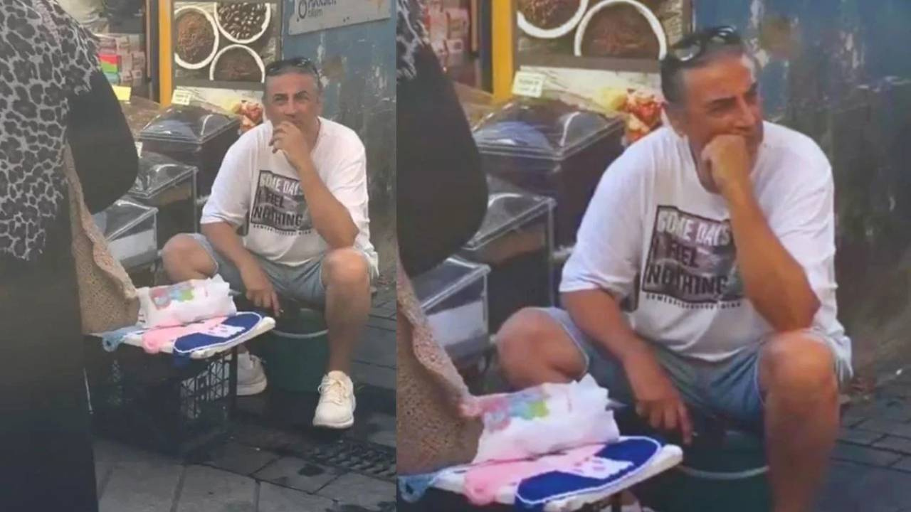 Şarkıcı Çelik pazar tezgahının başına geçip banyo lifi sattı