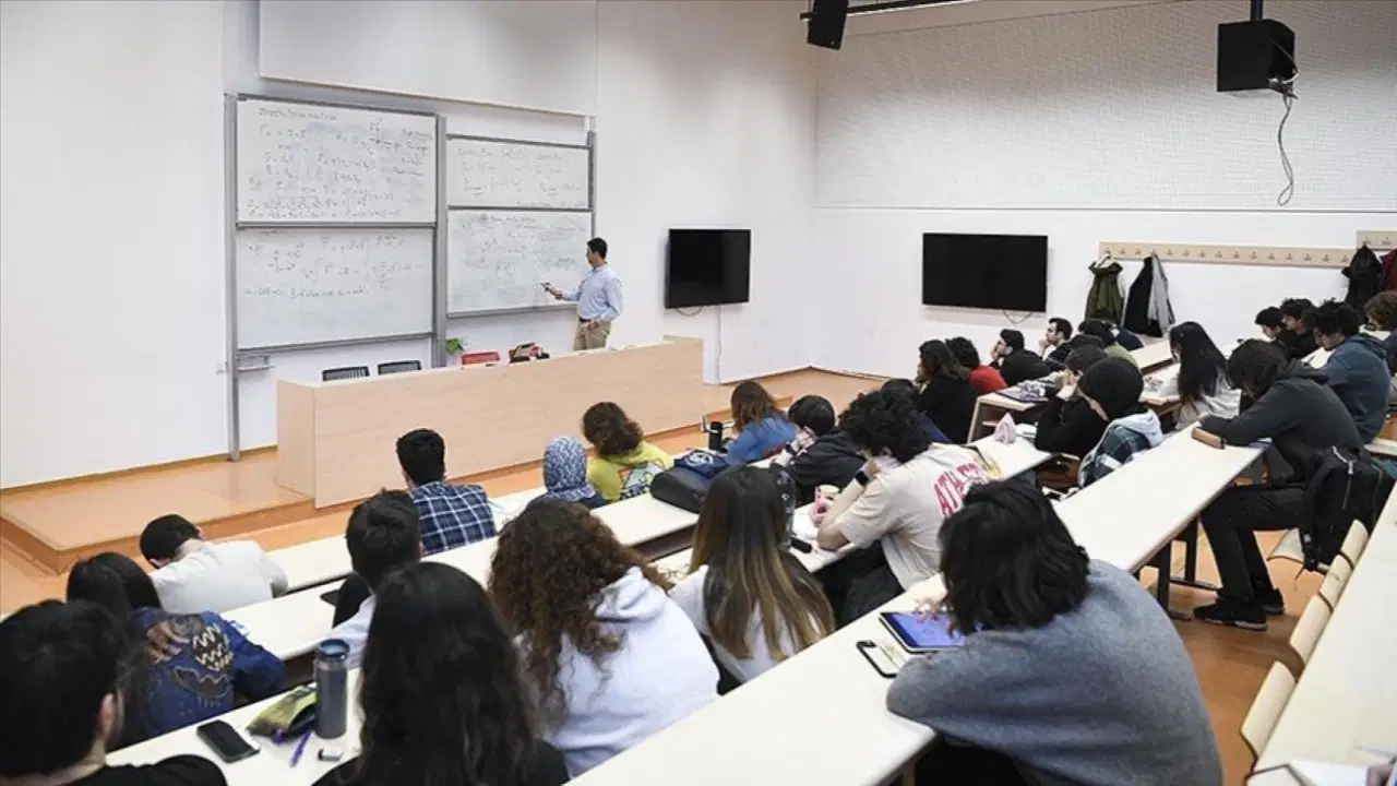 YKS’de tercih maratonu başladı: Kontenjanlar düştü, üniversite ücretleri uçtu